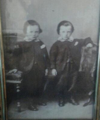 Photo of photos/Alexander McLennan Harrold bn 1859 and twin Donald as infants portrait